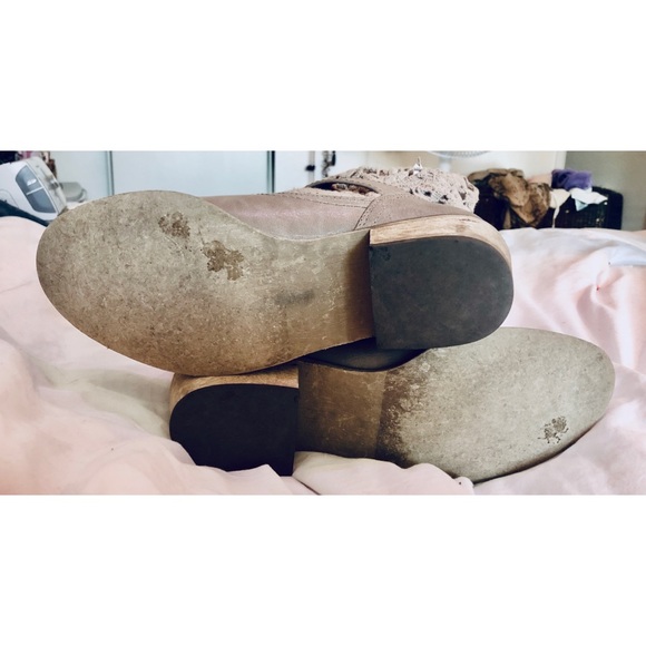 Bare Traps Palena Buckled Crochet Booties in Excellent Condition! - Picture 15 of 16